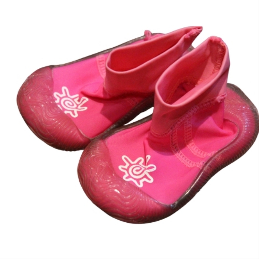 3/$25 🏷 UV Skinz Pink Water Shoes Size 6